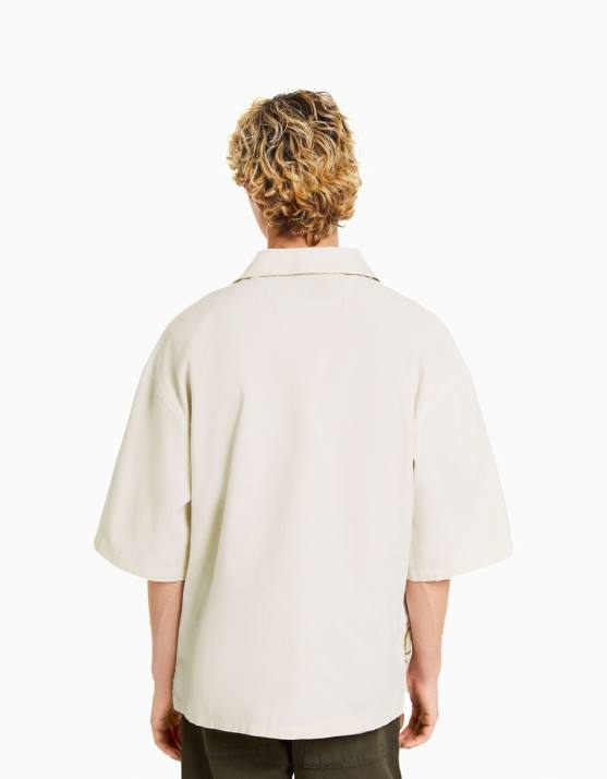 Weiss Bershka Männer Kurzarmhemd mit aufgesticktem Tiger H00J2887