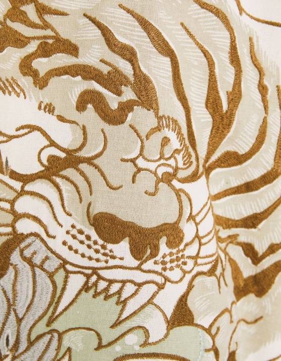 Weiss Bershka Männer Kurzarmhemd mit aufgesticktem Tiger H00J2887