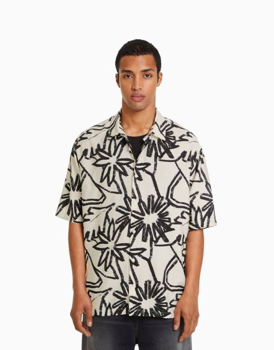 andere Bershka Männer Kurzarmhemd mit rustikalem Aufdruck H00J2892