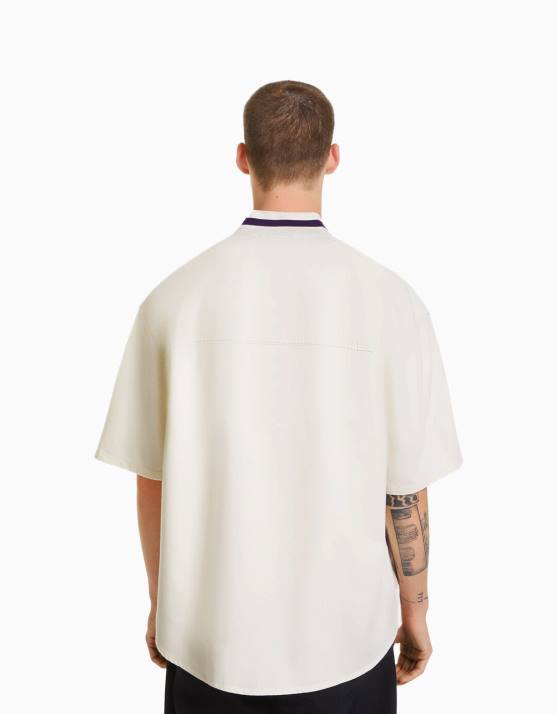 exklusiv Bershka Männer Retro-sportliches, gestreiftes, kurzärmliges Jeanshemd H00J2885