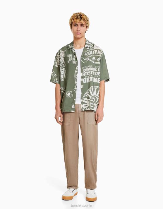 khaki Bershka Männer Bedrucktes Kurzarmhemd H00J2888