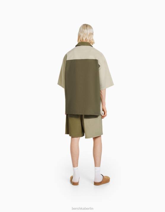 khaki Bershka Männer Kurzärmliges Jeanshemd in Colour-Block-Optik H00J2881