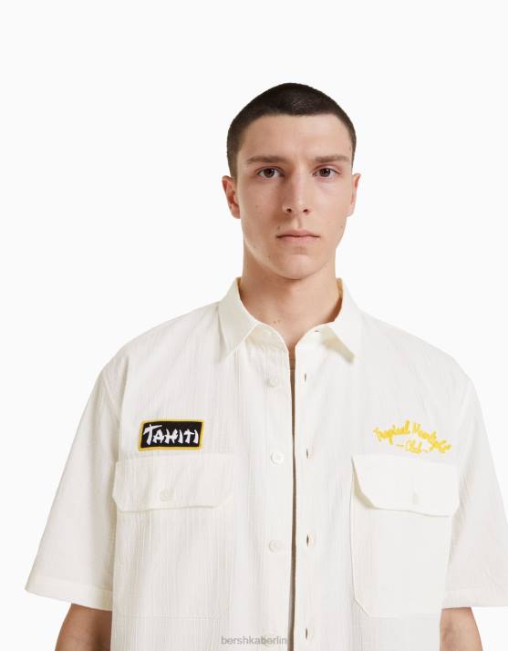 nicht-gerade weiss Bershka Männer Kurzarmhemd mit Waffelstruktur und Aufnähern H00J2896