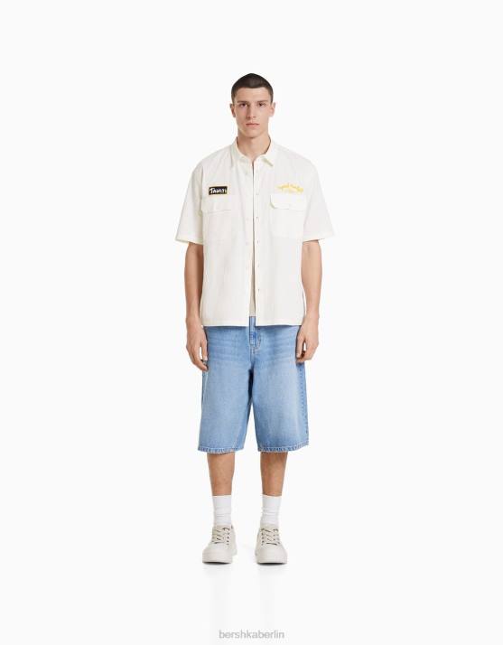 nicht-gerade weiss Bershka Männer Kurzarmhemd mit Waffelstruktur und Aufnähern H00J2896