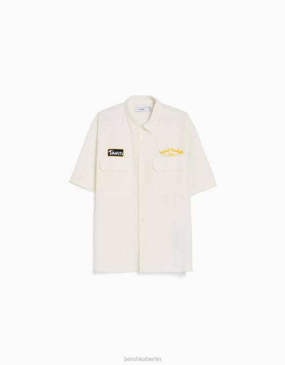 nicht-gerade weiss Bershka Männer Kurzarmhemd mit Waffelstruktur und Aufnähern H00J2896