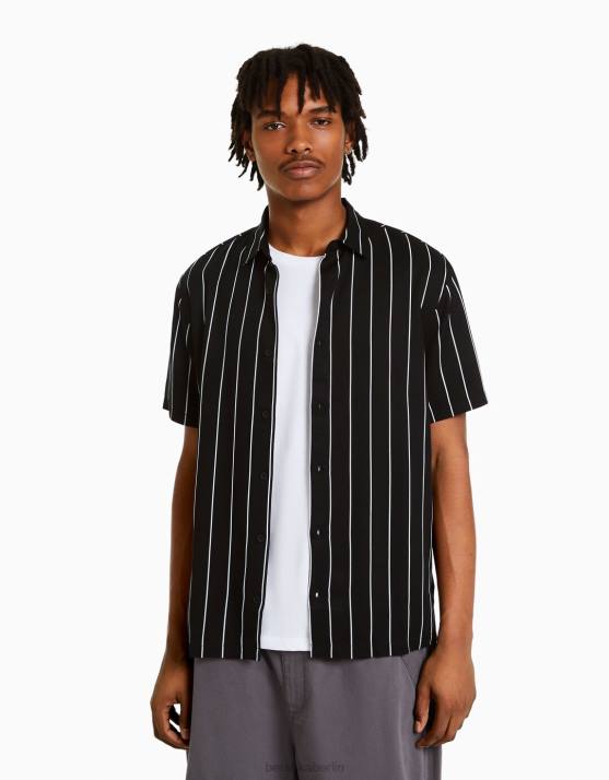 weiß schwarz Bershka Männer Kurzarmhemd aus gestreiftem Twill H00J2930