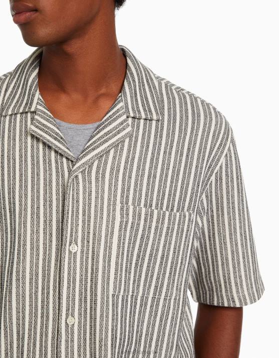 weiß schwarz Bershka Männer Rustikales, gestreiftes Kurzarmhemd H00J2926