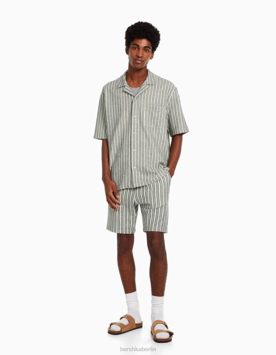 weiß schwarz Bershka Männer Rustikales, gestreiftes Kurzarmhemd H00J2926