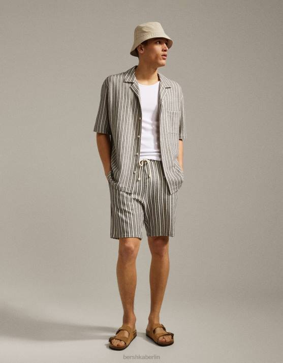 weiß schwarz Bershka Männer Rustikales, gestreiftes Kurzarmhemd H00J2926