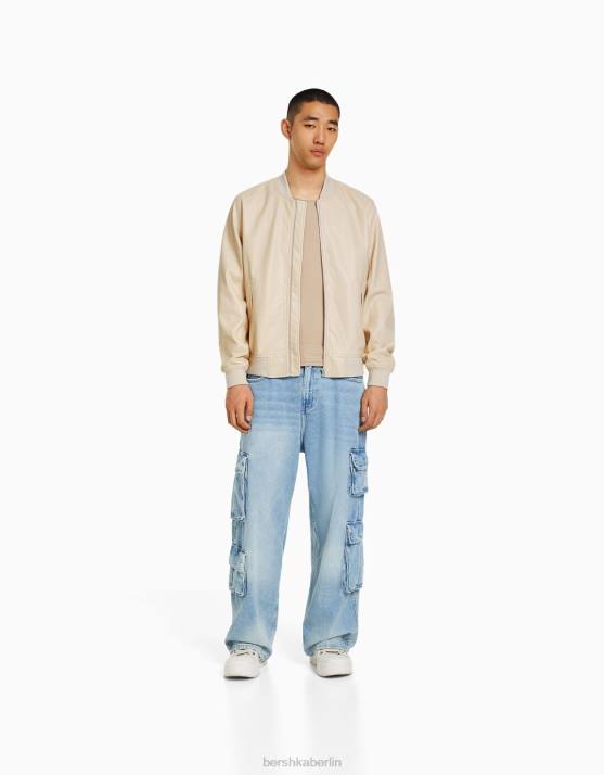Beige Bershka Männer Bomberjacke aus Kunstleder H00J3065