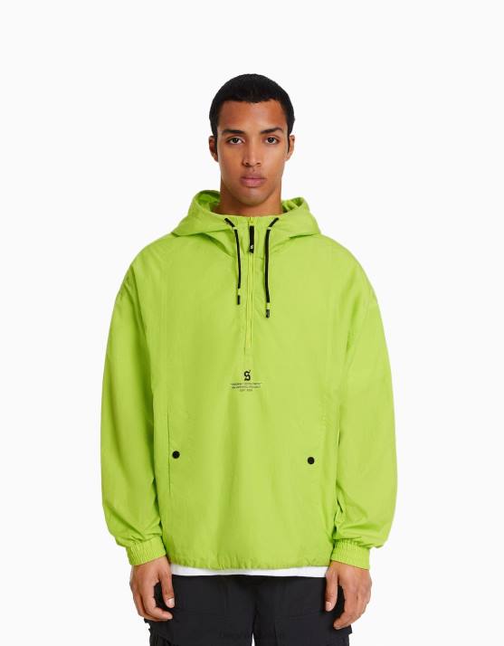 Kalk Bershka Männer dünne Kapuzenjacke aus Nylon H00J3074