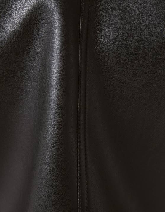 Schwarz Bershka Männer Bikerjacke aus Kunstleder H00J3083