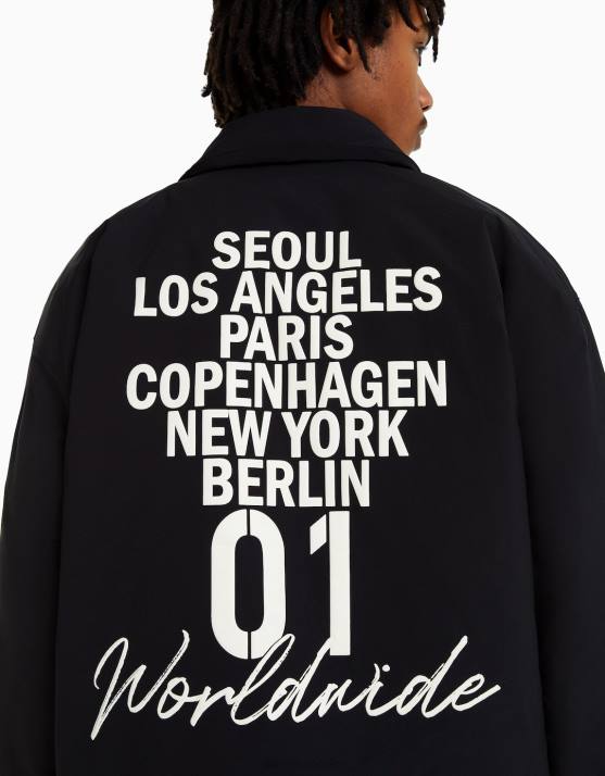 Schwarz Bershka Männer Jacke mit Rückendruck H00J3048