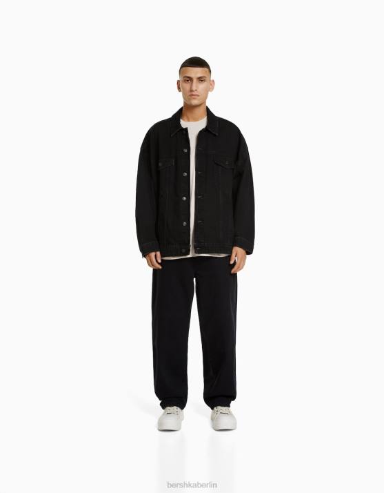 Schwarz Bershka Männer übergroße Jeansjacke H00J3054
