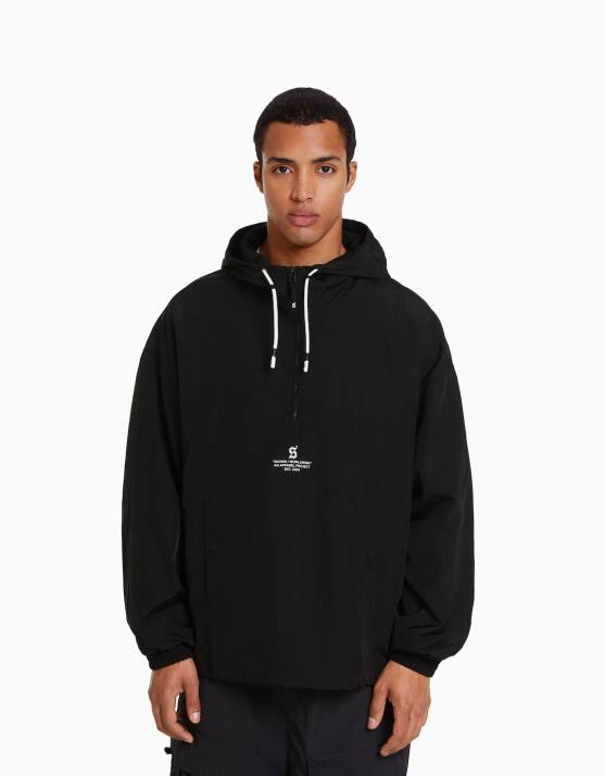 Schwarz Bershka Männer dünne Kapuzenjacke aus Nylon H00J3073
