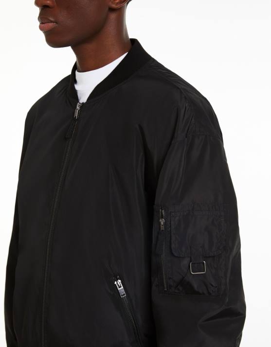Schwarz Bershka Männer leichte Bomberjacke H00J3050