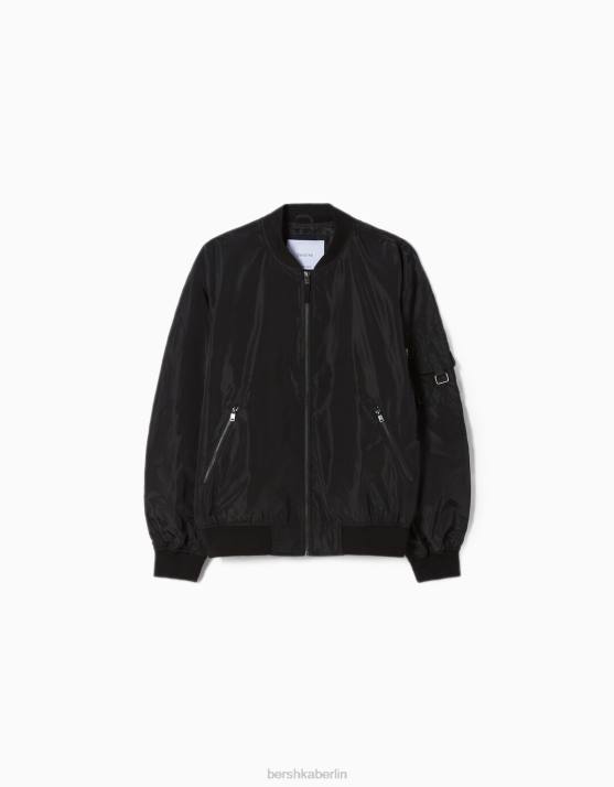 Schwarz Bershka Männer leichte Bomberjacke H00J3050