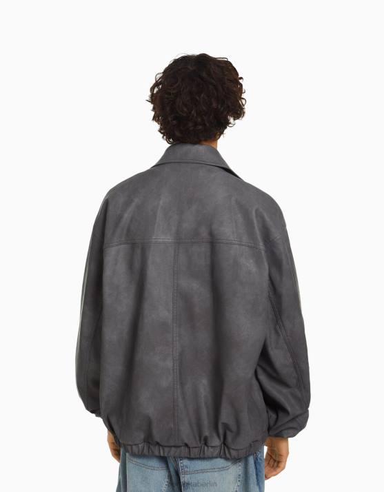 grau Bershka Männer Oversize-Jacke aus Kunstleder im Distressed-Look H00J3082