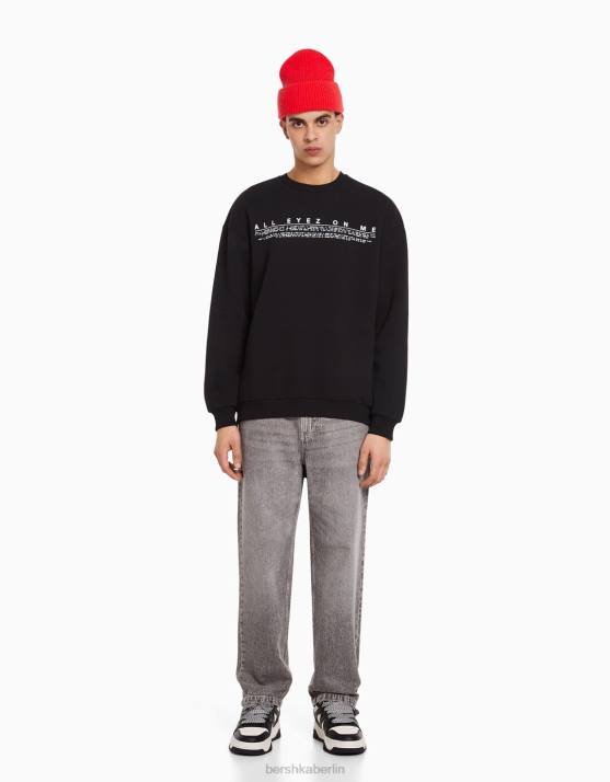 Schwarz Bershka Männer Tupac-Sweatshirt mit Rundhalsausschnitt H00J2971