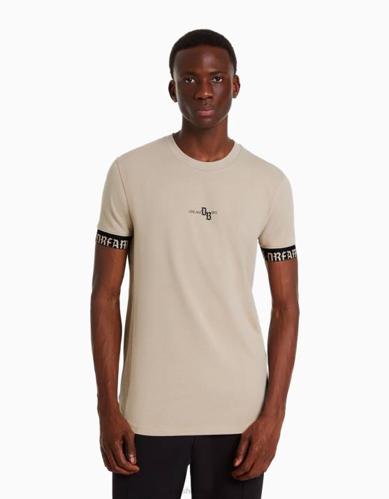 Beige Bershka Männer Muscle-Fit-Kurzarm-T-Shirt mit Streifendetail H00J2690