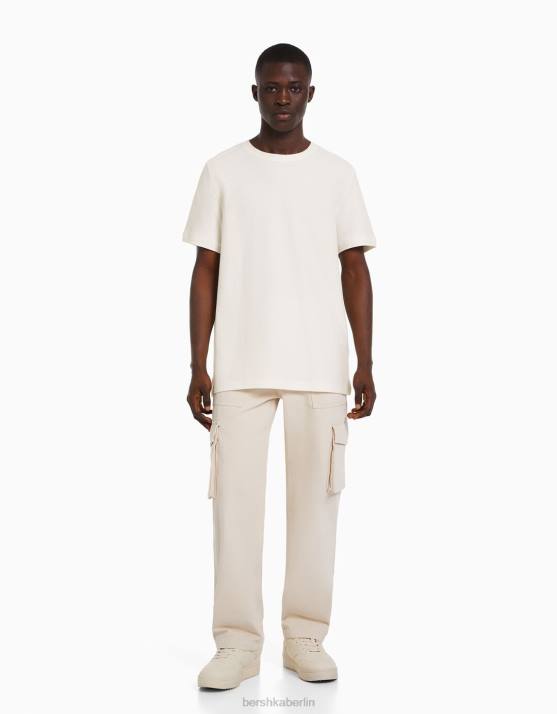 Creme Bershka Männer Strukturiertes Kurzarm-T-Shirt H00J2773