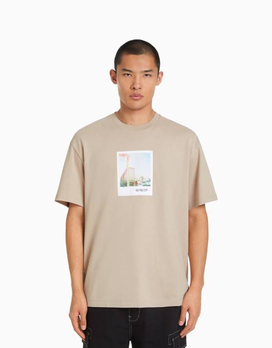 Kamel Bershka Männer Kurzarm-T-Shirt mit Aufdruck H00J2605