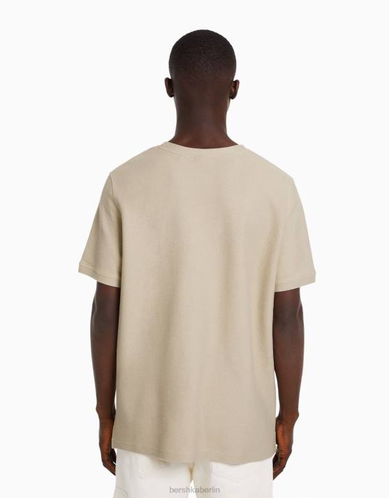 Kamel Bershka Männer Strukturiertes Kurzarm-T-Shirt H00J2772