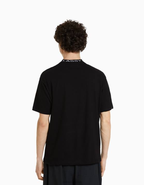 Schwarz Bershka Männer Kurzärmliges, kastenförmiges T-Shirt mit bedrucktem Ausschnitt H00J2717