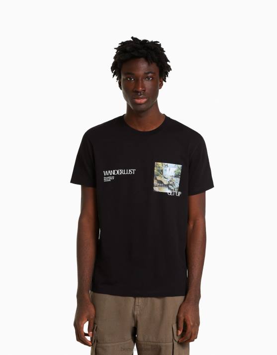 Schwarz Bershka Männer Kurzarm-T-Shirt mit Aufdruck H00J2799