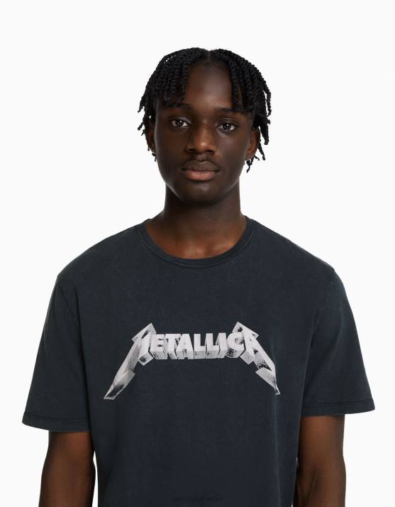 Schwarz Bershka Männer Leicht sitzendes, verblasstes T-Shirt mit Metallica-Print H00J2790