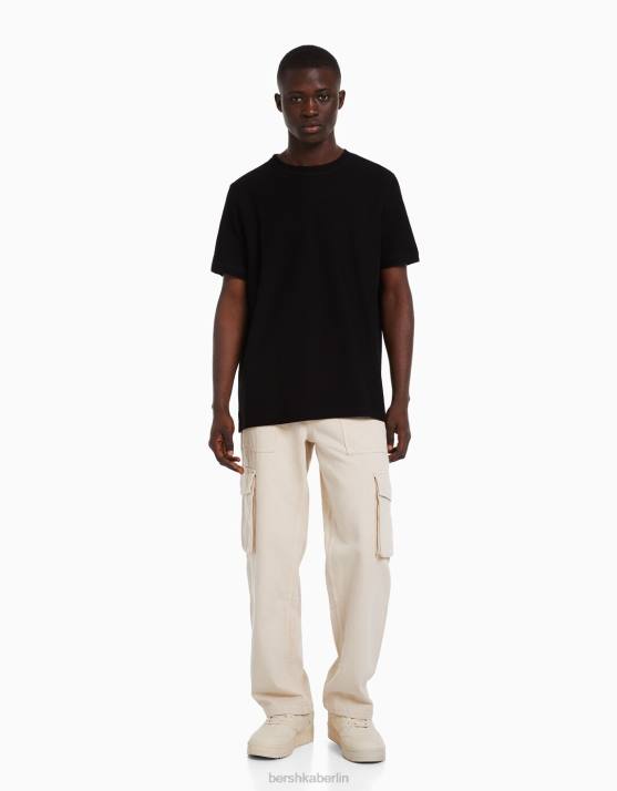 Schwarz Bershka Männer Strukturiertes Kurzarm-T-Shirt H00J2771