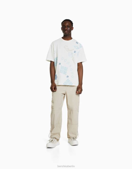 nicht-gerade weiss Bershka Männer Bedrucktes, kastenförmiges, kurzärmliges T-Shirt H00J2704