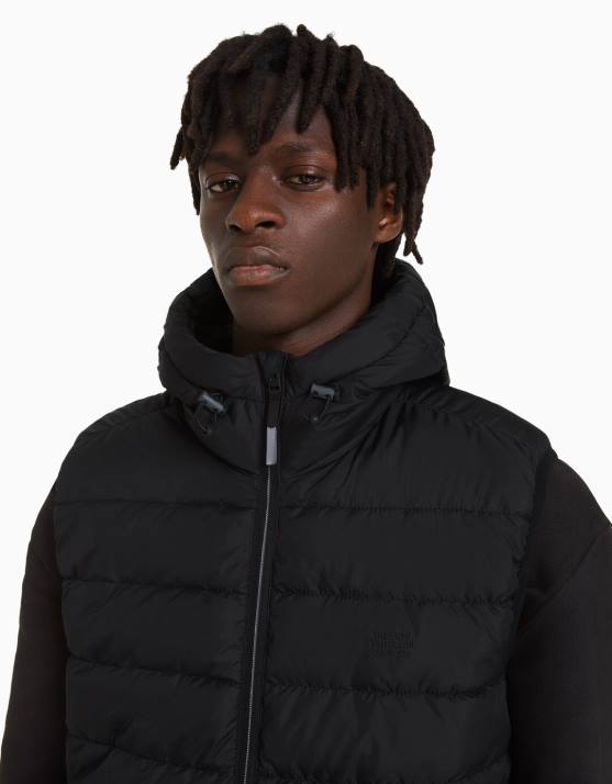 Schwarz Bershka Männer leichte Steppweste mit Kapuze H00J3070
