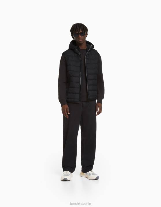 Schwarz Bershka Männer leichte Steppweste mit Kapuze H00J3070