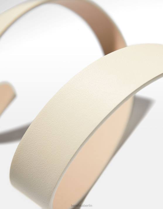 Creme Bershka Männer Breiter Kunstledergürtel H00J3631