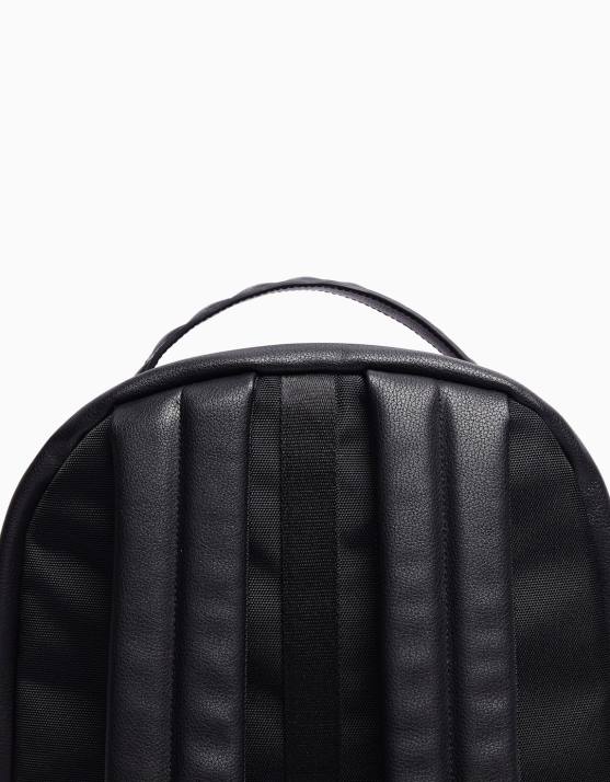 Schwarz Bershka Männer Rucksack aus Kunstleder H00J3588