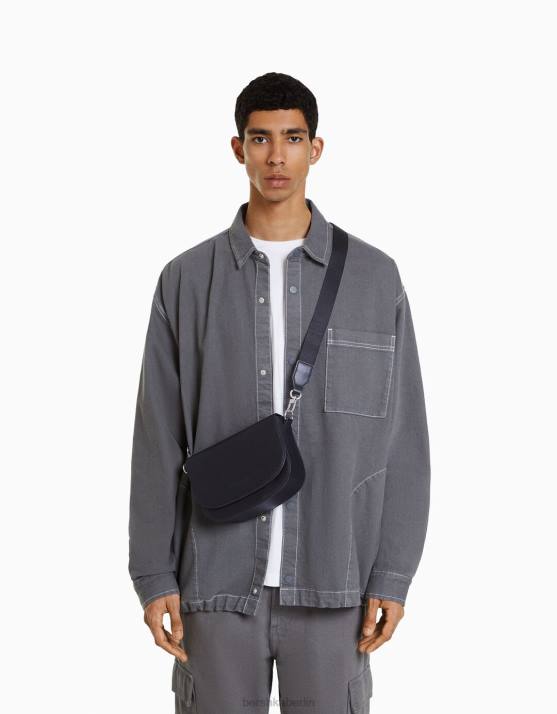 Schwarz Bershka Männer Umhängetasche mit Klappe H00J3604