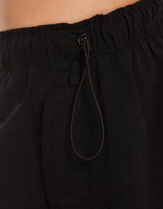 Schwarz Bershka unisex Nylon-Fallschirm-Jogginghose H00J3884