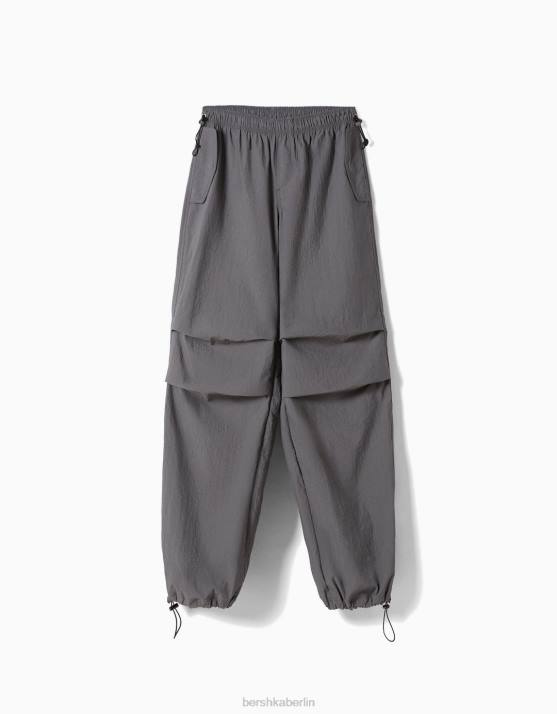 grau Bershka unisex Nylon-Fallschirm-Jogginghose H00J3895