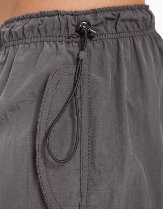 grau Bershka unisex Nylon-Fallschirm-Jogginghose H00J3895