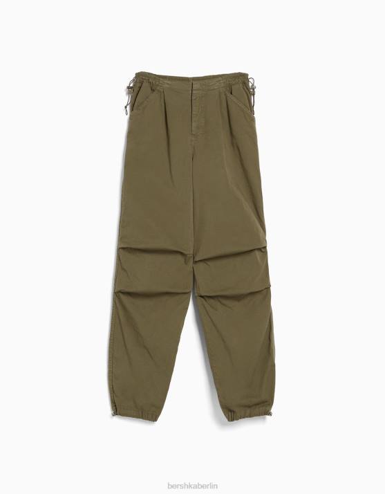 khaki Bershka unisex Locker sitzende Fallschirm-Jogginghose H00J3886