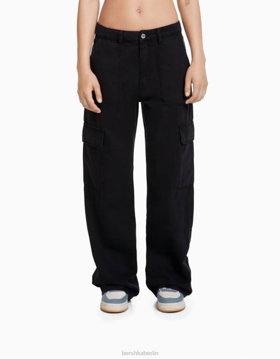 Schwarz Bershka unisex Gerade geschnittene Cargo-Jeans H00J3991