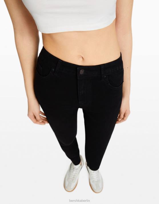 Schwarz Bershka unisex Röhrenjeans mit hohem Bund H00J3968