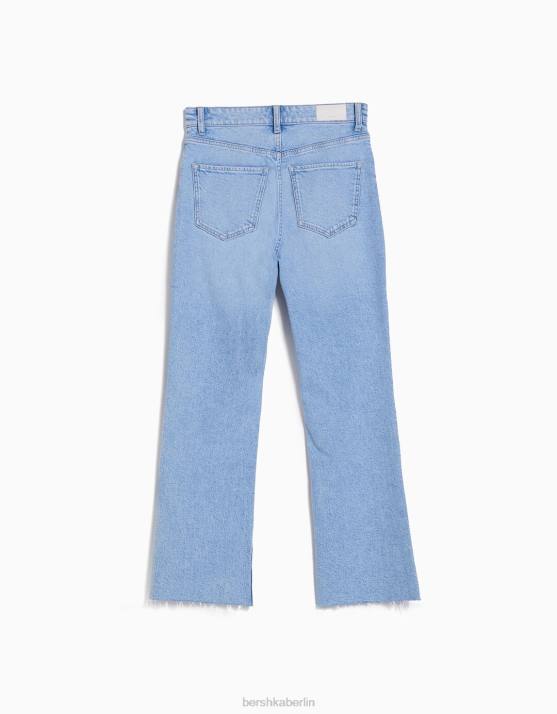 hellblau Bershka unisex verkürzte, ausgestellte Jeans H00J3922