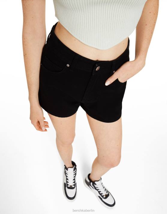Schwarz Bershka unisex Mom-Fit-Jeansshorts H00J4020