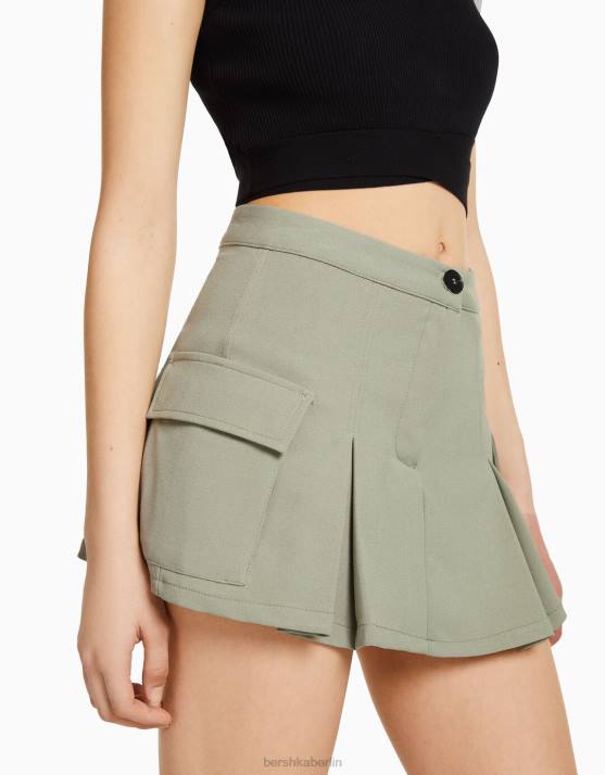 khaki Bershka unisex Maßgeschneiderter Cargo-Skort mit Taschen H00J4037