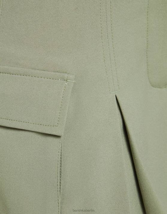khaki Bershka unisex Maßgeschneiderter Cargo-Skort mit Taschen H00J4037