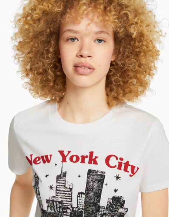 Creme Bershka unisex Kurzarm-T-Shirt mit Aufdruck H00J3743