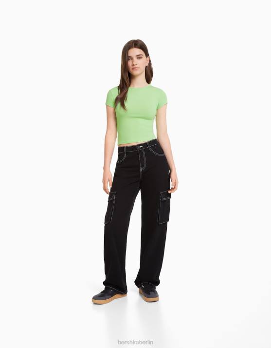 Grün Bershka unisex Geripptes Kurzarm-T-Shirt H00J3745