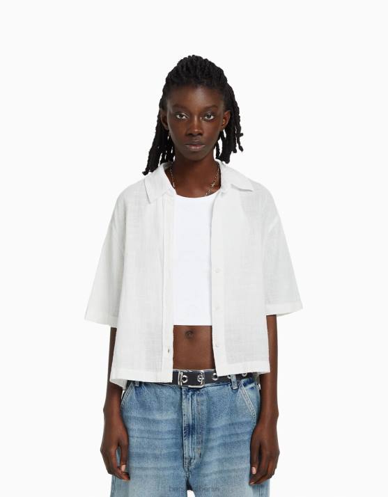 Weiss Bershka unisex Strukturiertes, rustikales Hemd mit kurzen Ärmeln H00J3794